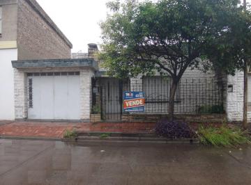 Casa · 195m² · 3 Ambientes · 1 Cochera · Casa de 2 Dorm.