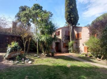 Casa · 172m² · 4 Ambientes · 1 Cochera · Casa - Venta - Villa Gesell - 4 Ambientes - Gas Natural