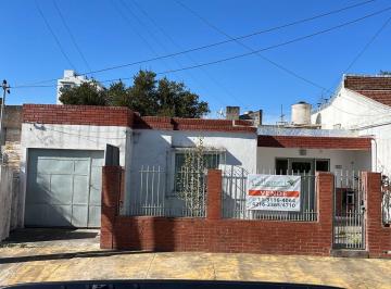 Casa de 4 ambientes, Berazategui · Casa en Venta de 4 Ambientes con Departamento en Berazategui Centro