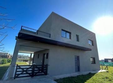 Casa de 5 ambientes, Berazategui · Casa de 5 Ambientes en Venta en Barrio Magallanes.