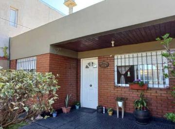 Casa · 150m² · 3 Dormitorios · 1 Cochera · Venta Casa 4 Amb a 400 m de Autopista Acceso Oeste