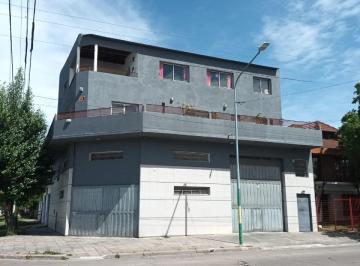 Bodega-Galpón · 450m² · 3 Dormitorios · 10 Cocheras · Casa en Planta Alta con Galpón Local y Garaje