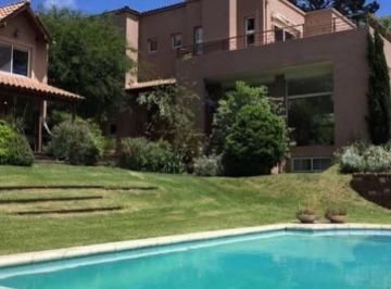 Departamento · 400m² · 5 Dormitorios · Sierra de Los Padres - Sobre El Golf! Extraordinario Complejo de Cabañas, Spa, Salon Usos Multiple