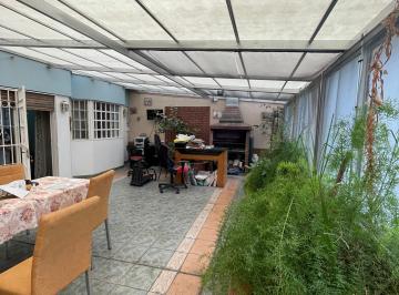 Departamento de 4 ambientes, Caballito · Amplio Piso con Patio de Categoria en Caballito!