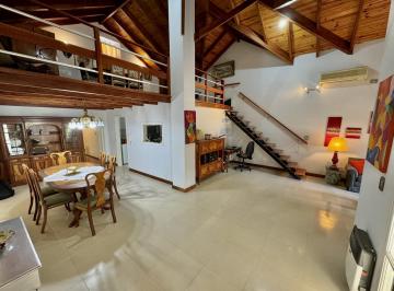 Casa · 225m² · 4 Ambientes · 2 Cocheras · Venta - Casa 2 Dorm. Roldan