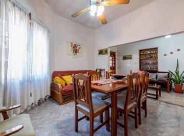 Casa · 150m² · 6 Ambientes · 1 Cochera · Venta / Permuta - Casa - 2 Dorm. - Rosario, Echesortu