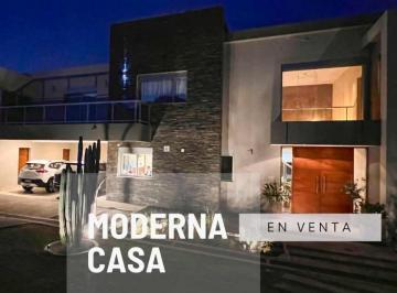 Casa · 700m² · 5 Ambientes · 7 Cocheras · Espectacular Casa de 4 Dorm Vta con Pileta en Castellanos