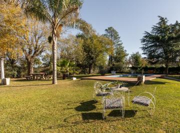 Casa · 36m² · 3 Ambientes · 1 Cochera · Venta/permuta - Casa - 2 Dorm. - Pileta - Pueblo Esther