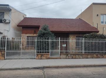 Casa de 4 ambientes, La Matanza · Excelente Casa de 4 Ambientes con Patio, Cochera y Quincho con Parrilla