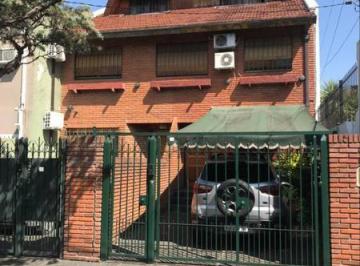 Casa · 180m² · 4 Ambientes · 1 Cochera · Hermoso Duplex con Quincho en Olivos