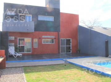 Casa · 210m² · 5 Ambientes · 1 Cochera · Casa en Burzaco Oeste