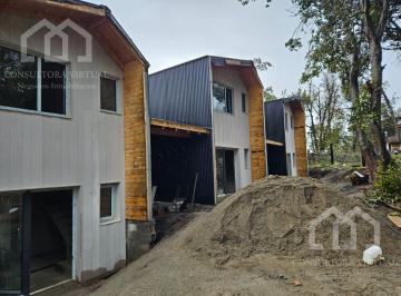 Casa · 70m² · 3 Ambientes · 1 Cochera · Casa Venta Villa La Angostura en Obra Avanzada Barrio Norte