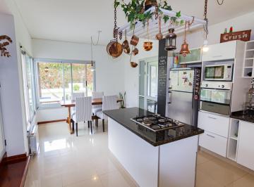 Casa · 165m² · 4 Ambientes · 2 Cocheras · Casa en Venta 3 Dorm. Pileta