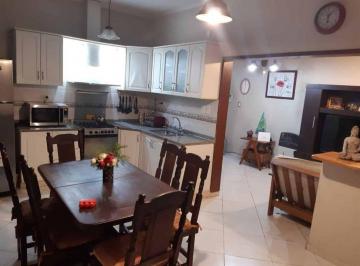 Casa · 62m² · 4 Ambientes · Casa Interna de 2 Dorm. - Paysandu 500