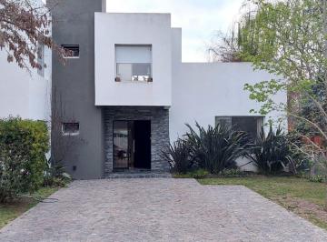 Casa · 269m² · 6 Ambientes · 3 Cocheras · Casa en Barrio Privado Santa Ana