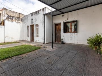 Casa · 80m² · 4 Ambientes · 1 Cochera · Casa en Venta con Gran Terreno en Barrio Saladillo, Rosario