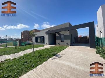 Casa · 150m² · 4 Ambientes · 3 Cocheras · Casa a Estrenar 4 Amb en Venta en San Ramon, Pilar del Este