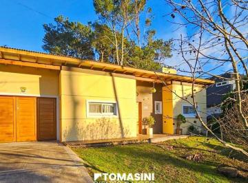 Casa · 108m² · 3 Ambientes · 1 Cochera · Casa de Tres Ambientes con Parque