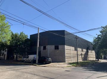 Depósito · 2136m² · El Establecimiento Esta Conformado por un Lote en Esquina de 1780 m² con Salida a 2 Calles, Munro