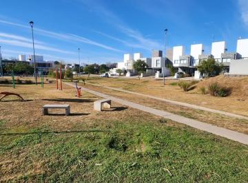 Terreno · 421m² · Terreno en Venta La Calandria Barrio Cerrado