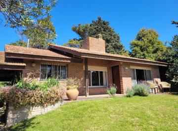 Casa · 150m² · 2 Dormitorios · Casa en Venta - Zona Golf - Construcción Solida - Cercana Al Mar
