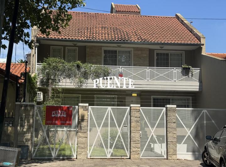 Casa · 322m² · 6 Ambientes · 3 Cocheras