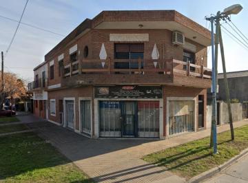 PH de 3 ambientes, Quilmes · Casa + 3 Amb. + Cochera + 2 Locales. Bernal Oeste Retasada