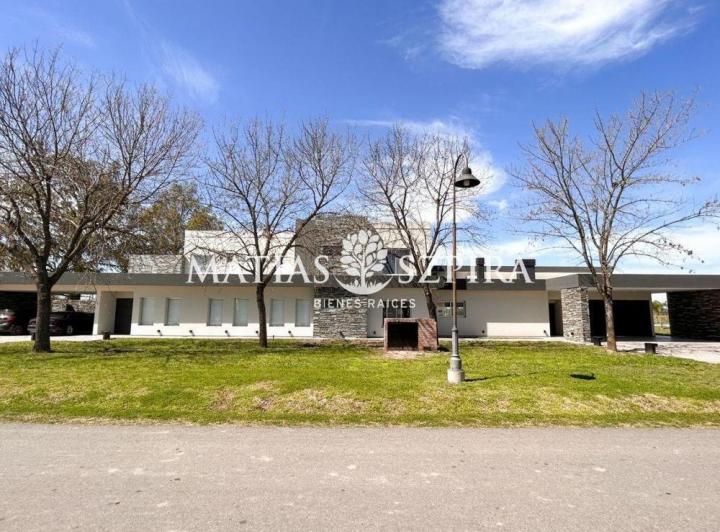 Casa · 515m² · 7 Ambientes · 8 Cocheras