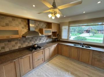Casa · 420m² · 6 Ambientes · 2 Cocheras · Casa en Venta y Alquiler Anual en San Diego con Piscina Lote Central