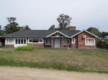 Casa · 120m² · 4 Dormitorios · 1 Cochera · Zona Golf - Pinamar
