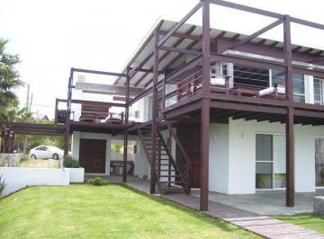 Casa · 600m² · 6 Ambientes · 3 Cocheras · Casa - El Chorro