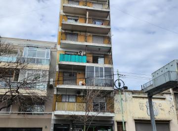 Departamento de 1 ambiente, Almagro · 1 Ambiente Al Frente Balcón Cocina y Baño Muy Luminoso