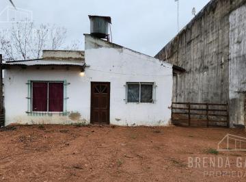Terreno · 300m² · Lote en Venta con Mejoras Sobre Acceso Principal a Colon