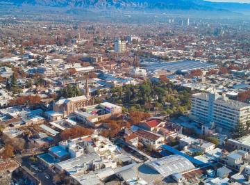 Terreno · 400m² · 1 Ambiente · 1 Cochera · Lote - Godoy Cruz