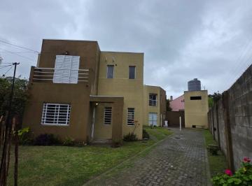 Casa 70m² Alquiler Monte Grande · Impecable!! Excelente Dúplex 3 Ambientes con Espacio Para Auto.