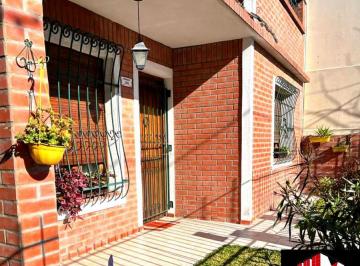 Casa · 177m² · 3 Ambientes · 1 Cochera · Casa - Tapiales