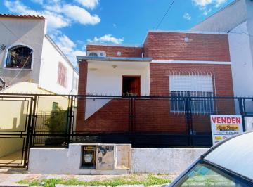 Casa · 60m² · 3 Ambientes · Casa en Venta con Patio Propio!