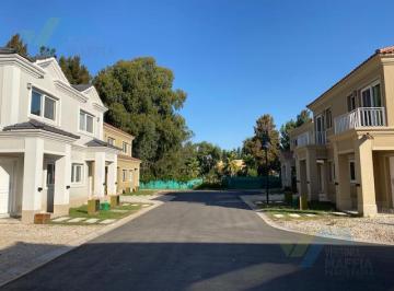 Casa · 72m² · 3 Ambientes · Venta con Renta Casa en Liquidambar