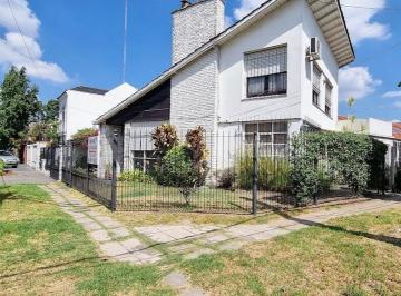 Casa · 102m² · 3 Ambientes · 1 Cochera · Casa Chalet en Venta en Villa Sarmiento, Morón, G. B. a. Zona Oeste