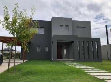 Casa · 255m² · 4 Ambientes · Casa en Venta en San Gabriel, Villanueva, Tigre