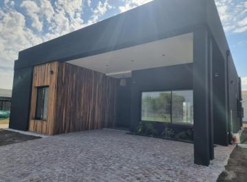 Casa · 215m² · 4 Ambientes · 2 Cocheras · Espectacular Casa en El Aljibe | Vco Propiedades