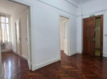 Oficina comercial de 5 ambientes, Centro / Microcentro · Oficina/consultorio. Recién Pintado y Luminoso Edificio de Estilo. Expensas Bajas