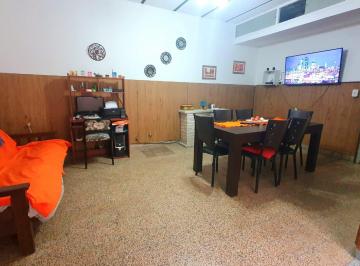 Casa · 114m² · 6 Ambientes · En Venta - Casa de Tres Dorm. con Patio y Local.
