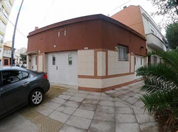 Casa · 170m² · 6 Ambientes · 1 Cochera · Casa en Monte Castro