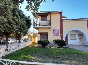Casa · 391m² · 3 Dormitorios · 1 Cochera · Se Vende Casona + Dos Locales Despeñaderos Centro