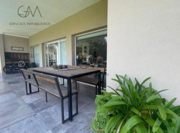 Casa · 180m² · 4 Ambientes · Casa en Alquiler Temporada Rumenco