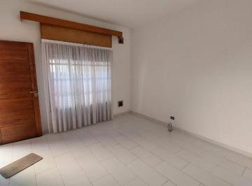 Casa · 90m² · 3 Ambientes · 1 Cochera · San Vicente 1 Dormitorio con Patio
