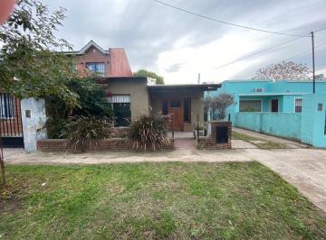 Casa · 100m² · 5 Ambientes · 2 Cocheras · Oportunidad! Chalet en Venta en Zona Céntrica de Cañuelas