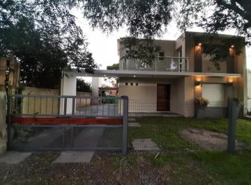Casa · 120m² · 5 Ambientes · 1 Cochera · Casa - Colonia del Sacramento