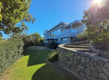 Casa · 338m² · 7 Ambientes · 2 Cocheras · Casa - Colonia del Sacramento